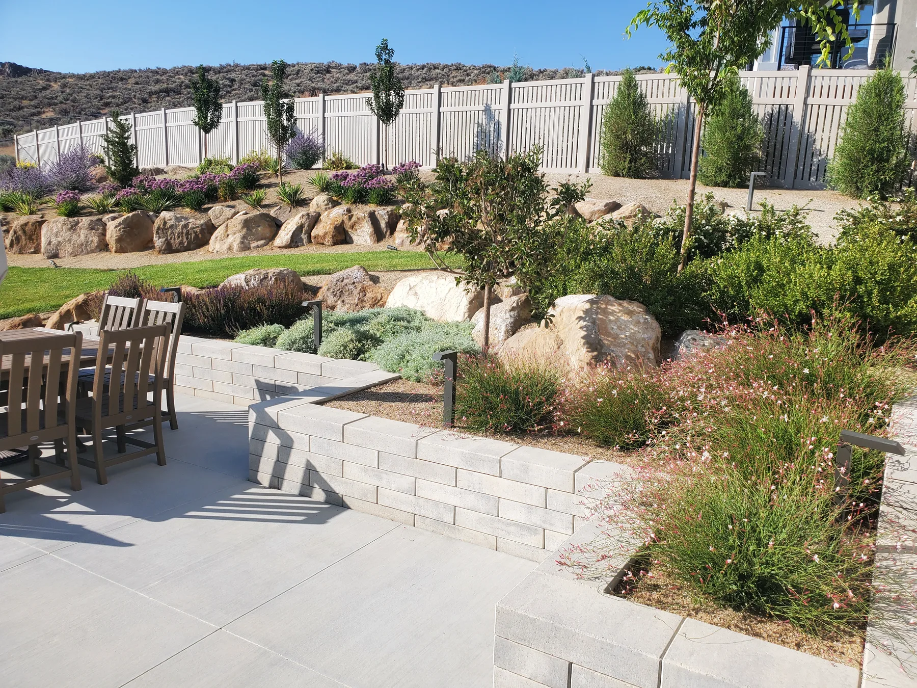 Craft/Hardscape/Walls/Light Stone Wall Planters