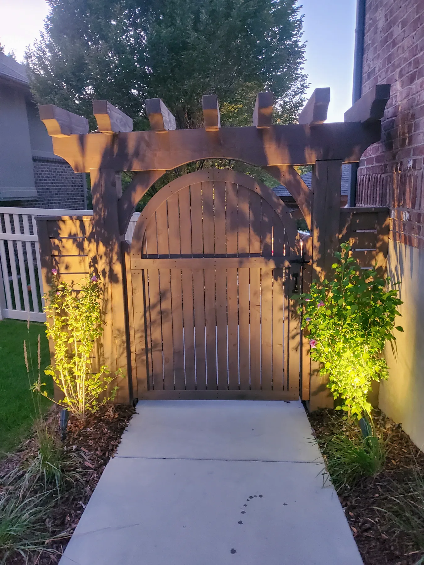 Craft/Lighting/Gate Pergola With Lights