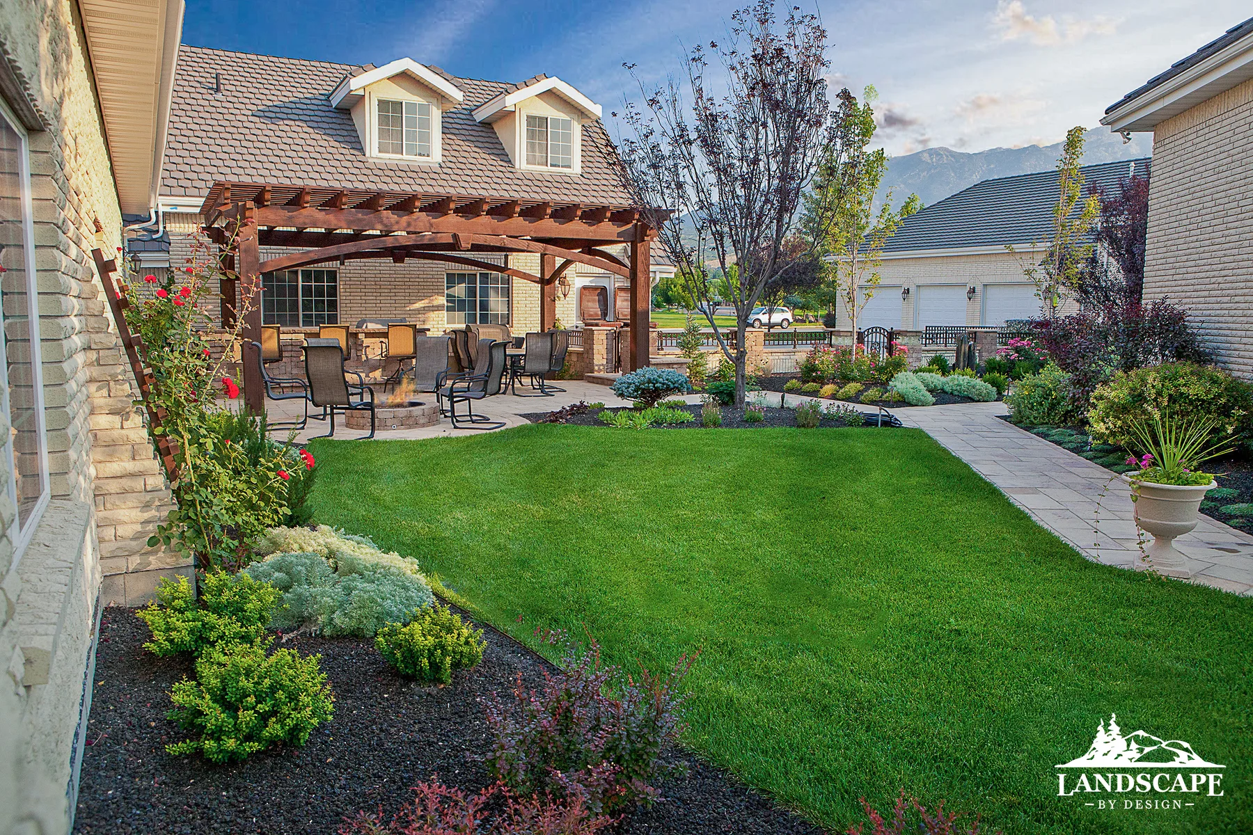 Craft/Recreation/Lawn Areas/Grass And Gazebo