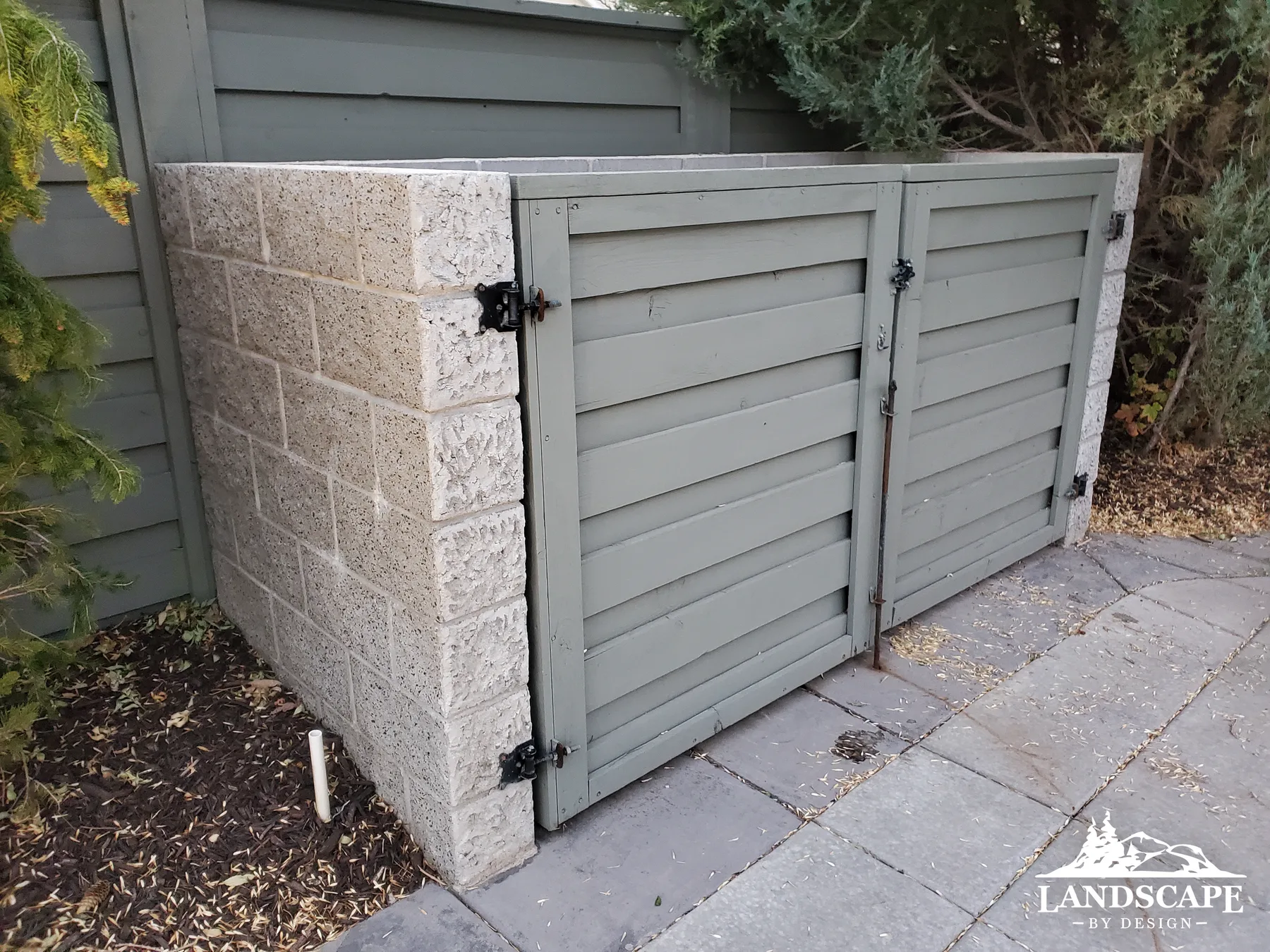 Craft/Structures/Fencing And Gates/Garbage Area Wall And Gate