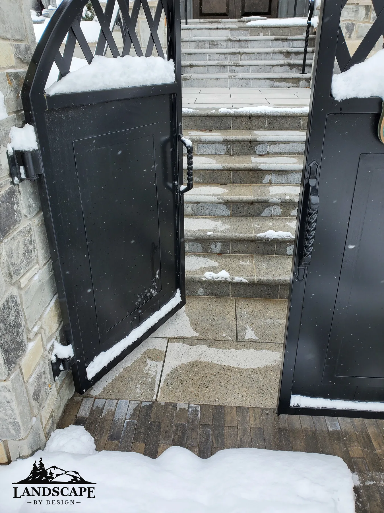 Craft/Structures/Fencing And Gates/Metal Gate Snowy