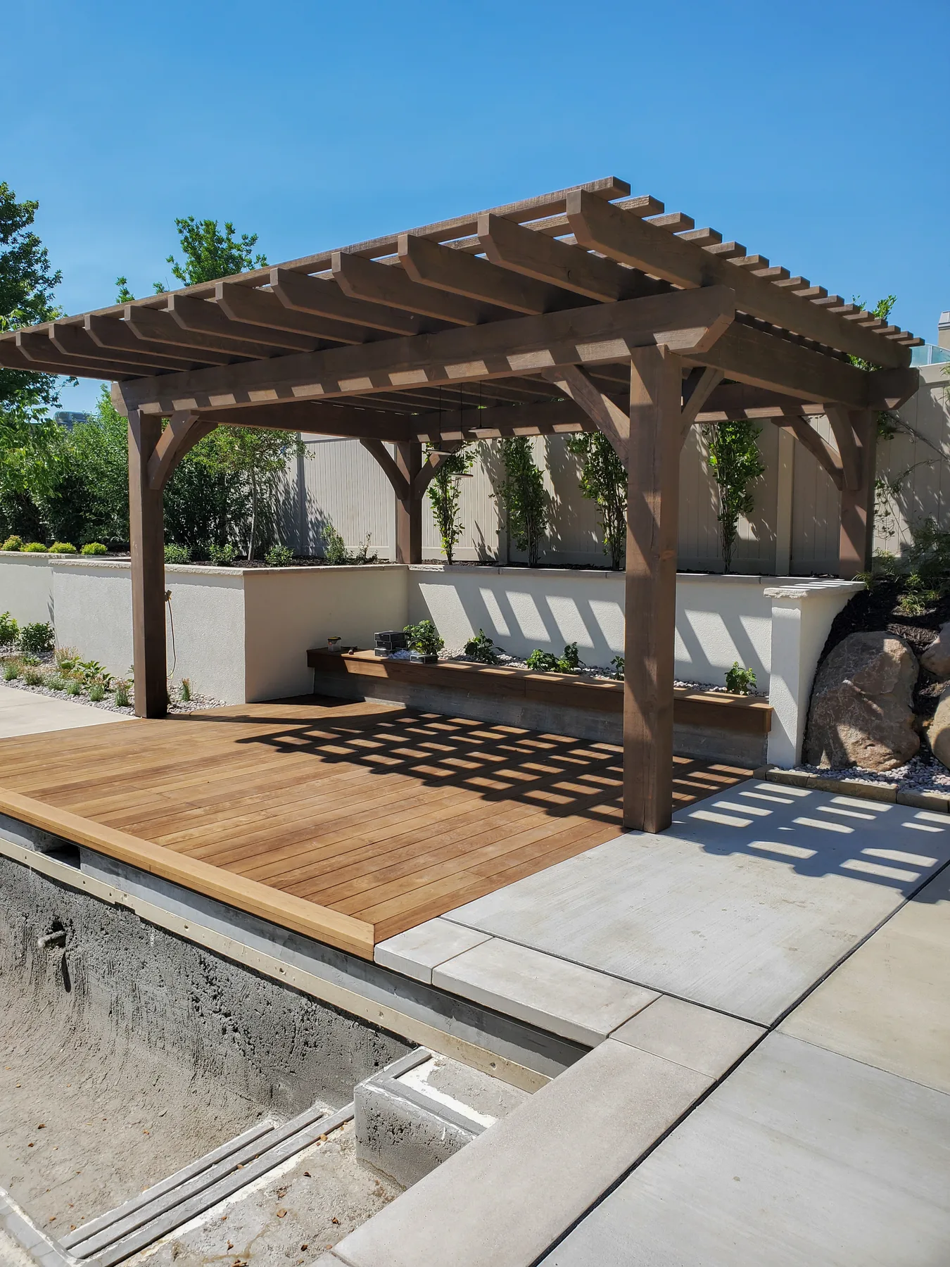 Craft/Structures/Pergolas/Pergola Platform Into Pool
