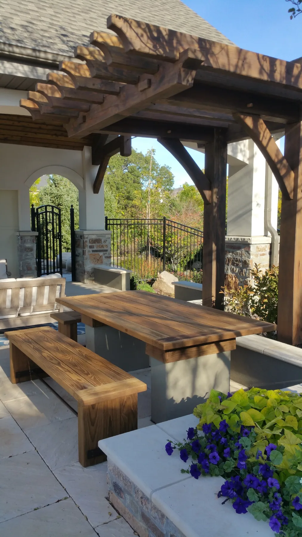 Craft/Structures/Pergolas/Small Pergola Over Table