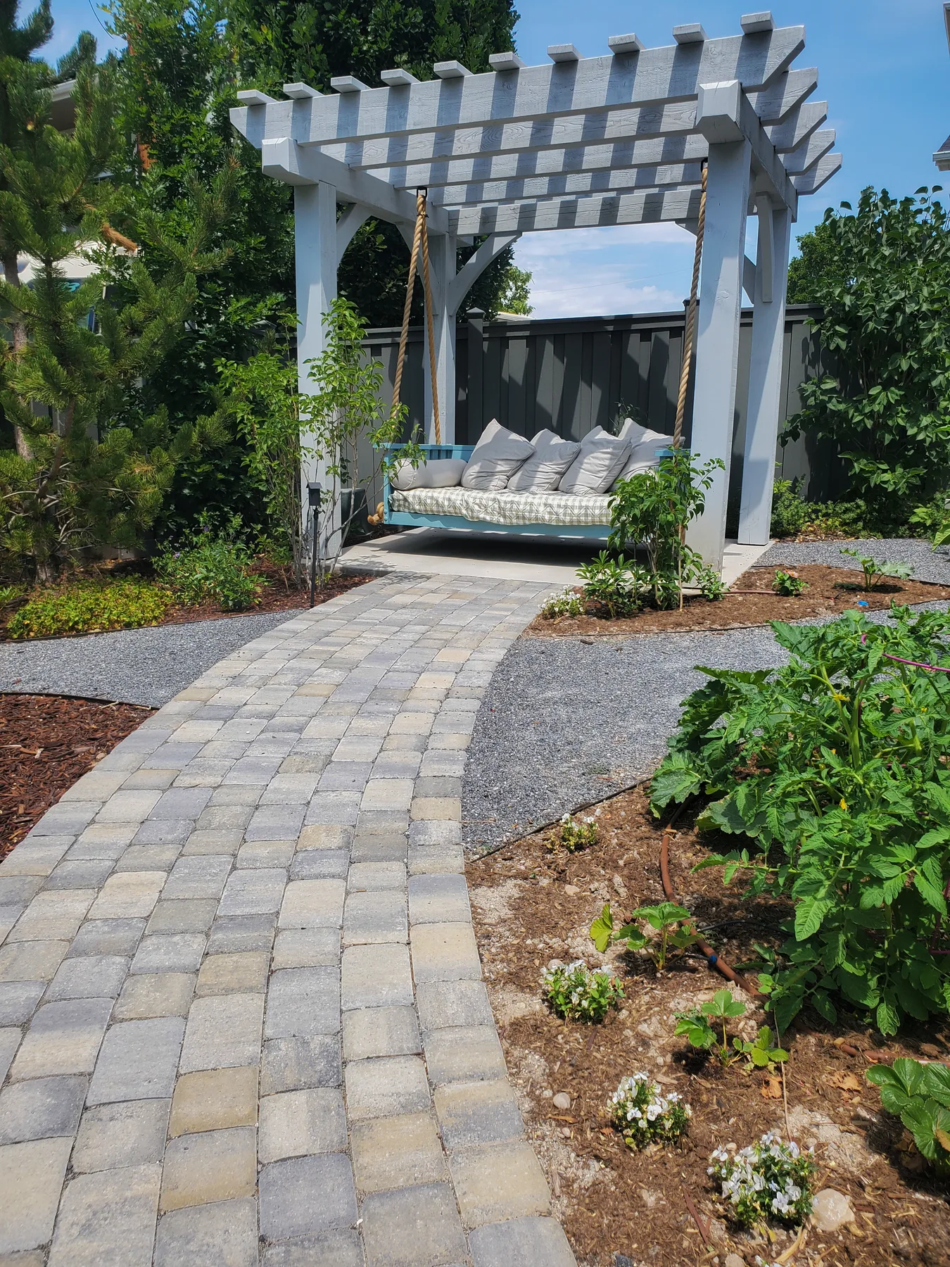 Craft/Structures/Pergolas/White Pergola With Swing