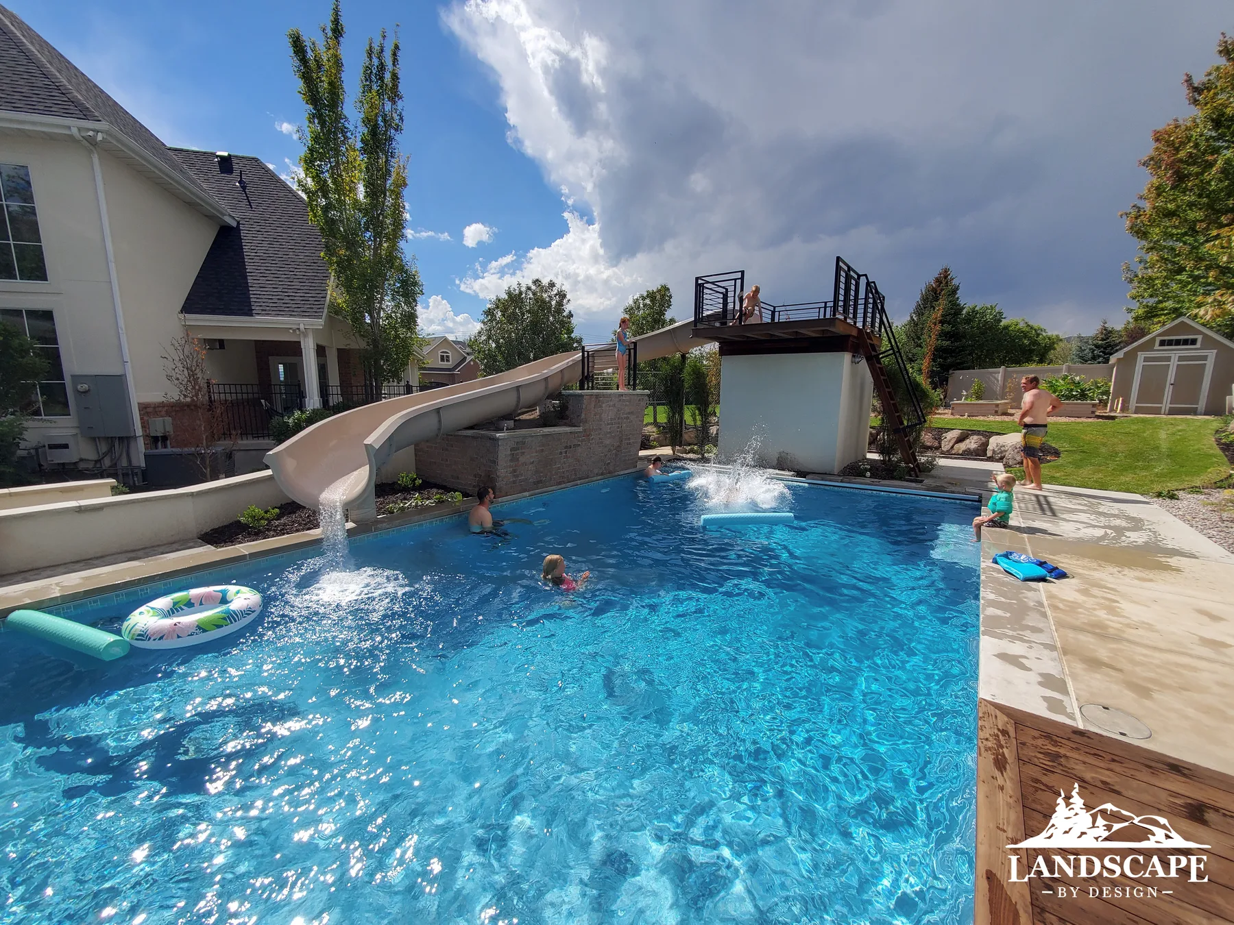 Craft/Water/Pools/Kids Playing Pool Slide