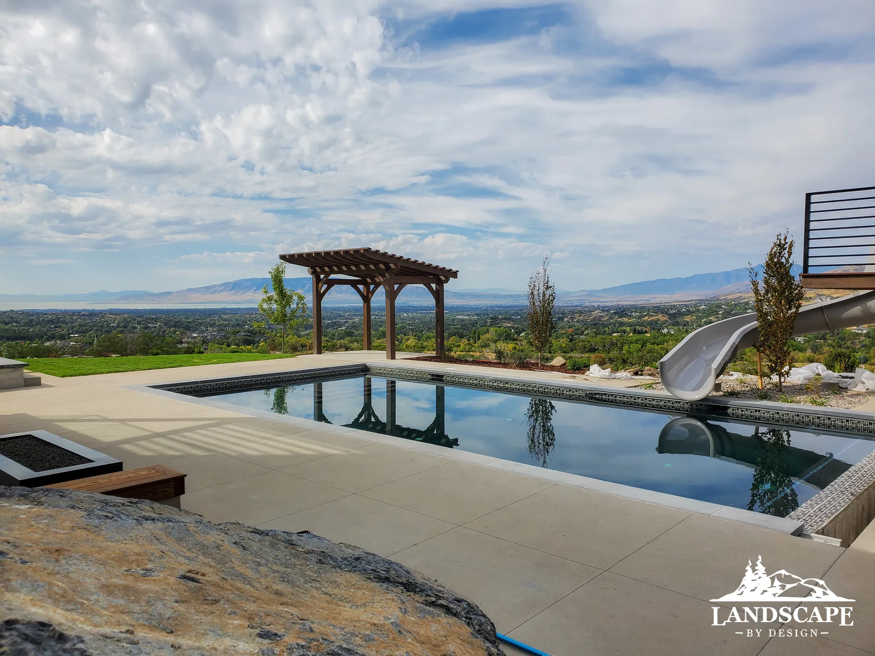 Craft/Water/Pools/Pool With View Side